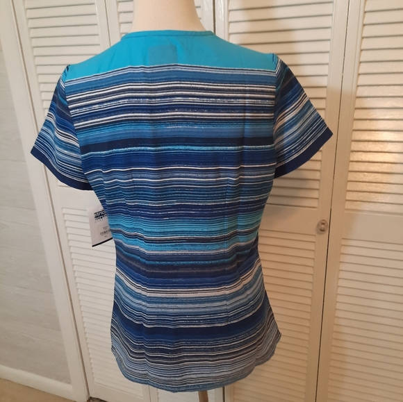 Strictly scrubs striped scrubs top sz XS NWT *J - Picture 4 of 5